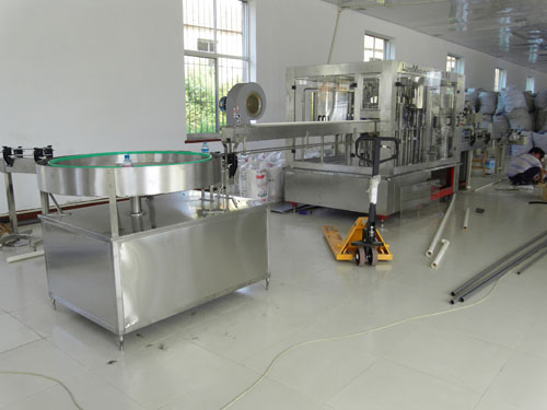 全自动灌装设备(图1)